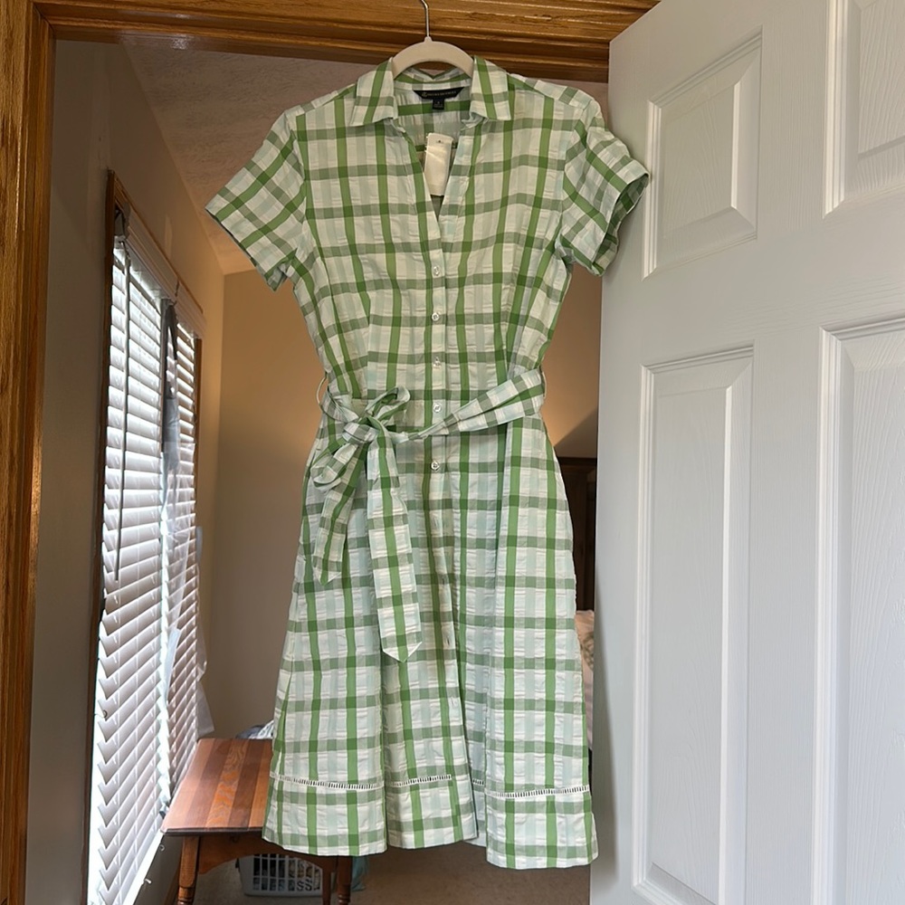 NWT Brooks Brothers button down shirt dress with tie waist. Size 4.